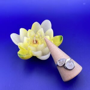 Anello Contrarie' Pietra di luna In Argento Mis. 18