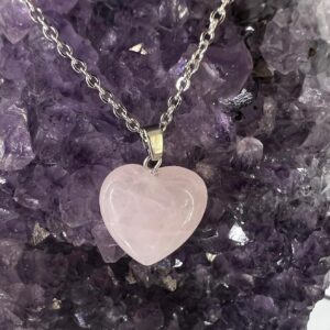 Collana in Acciaio con Ciondolo a Forma di Cuore in Quarzo Rosa